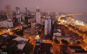 article-2527291-1A3658FC00000578-935_634x398