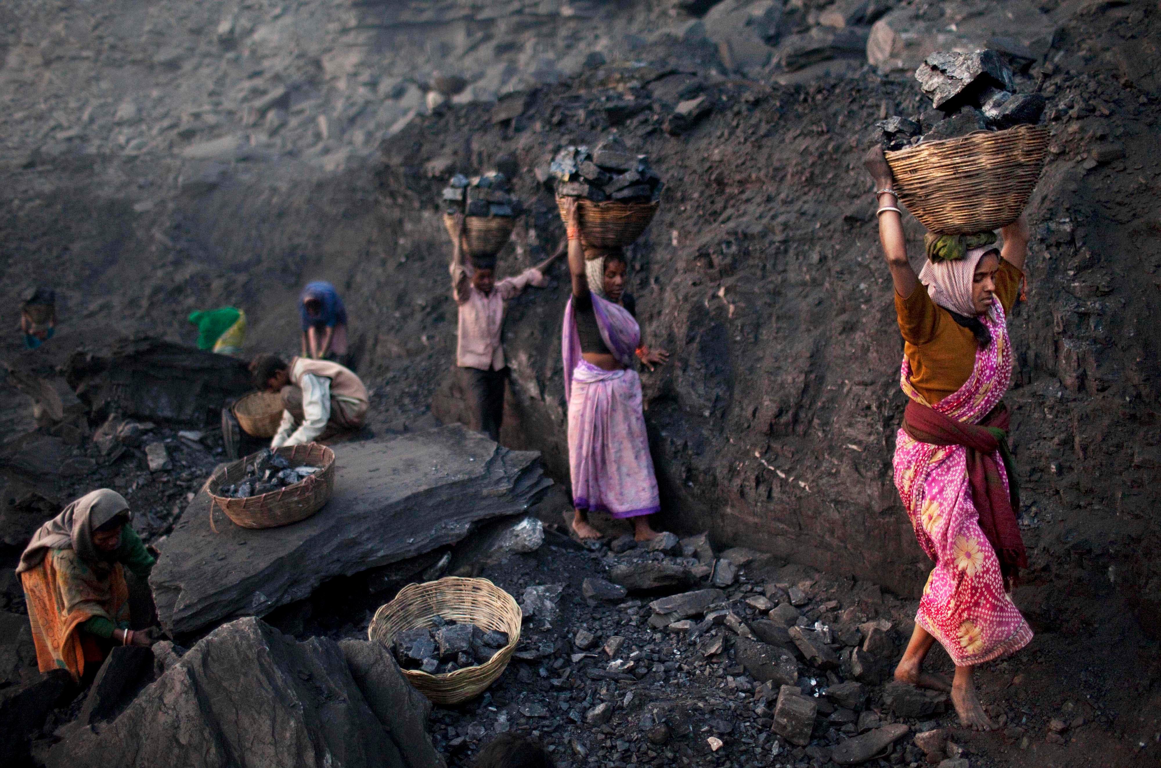 Природный потенциал индии. Индия угольная промышленность. Добыча каменного угля в Индии. Горнодобывающая промышленность Индии. Месторождения угля в Индии.